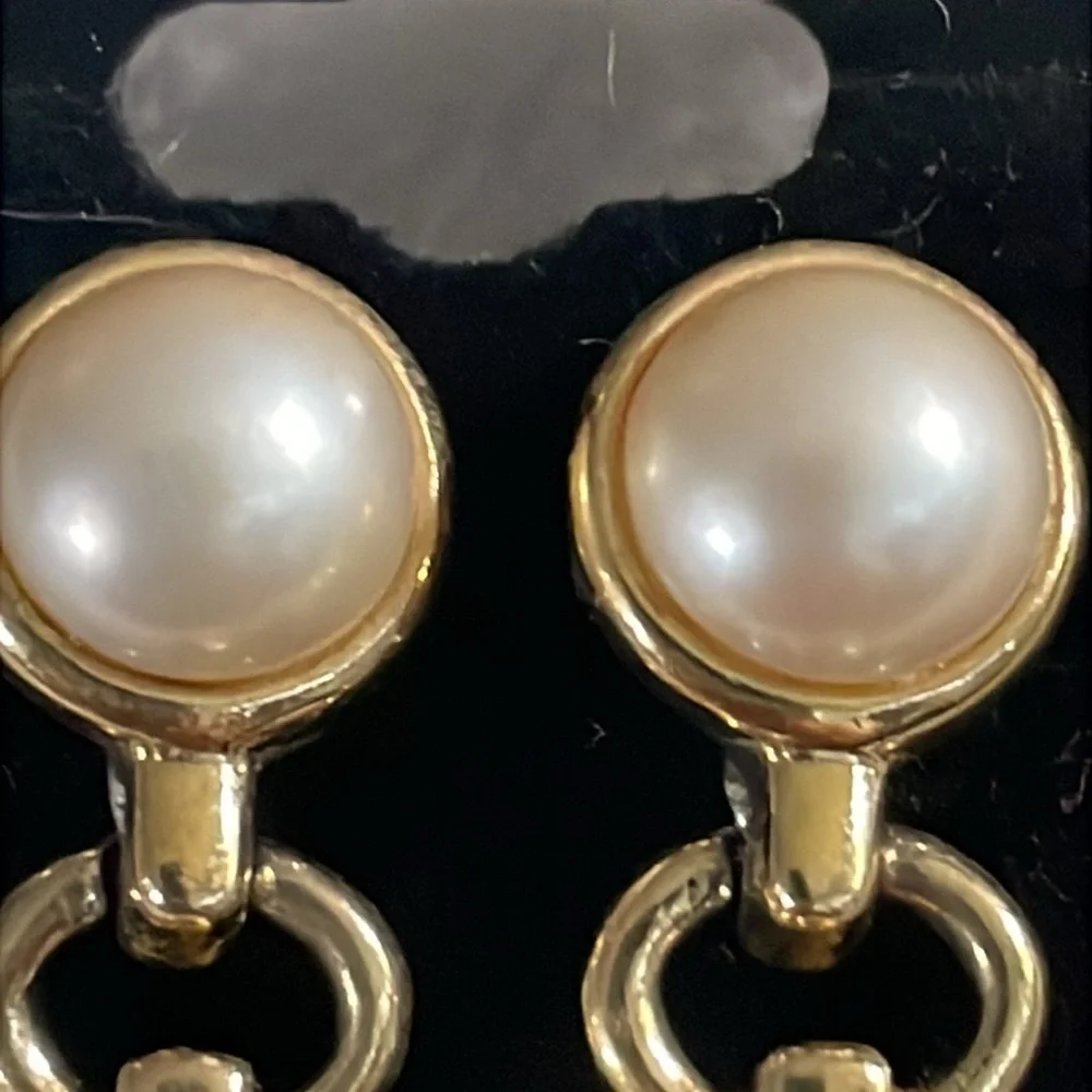Vintage Trifari Faux pearl dangle ear